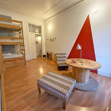 Lookout Hostel Lissabon
