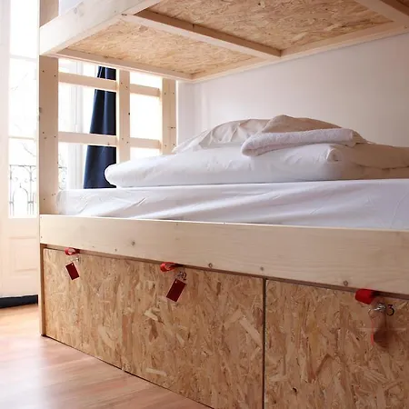 Hostal Lookout *